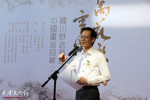 画展开幕仪式由汕头电视台节目主持人许友文主持.