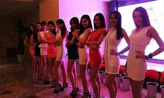 流水落花春去也,天上人间俗话说,南有太子酒店,中有河南皇家一号,北有