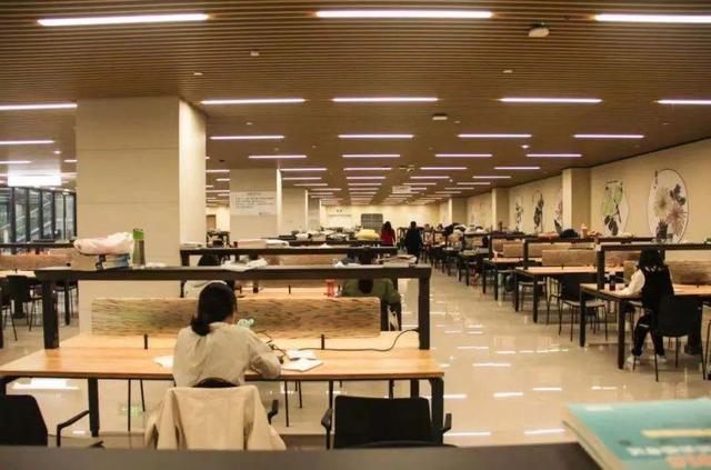 复旦大学图书馆.图/复旦大学官方微博