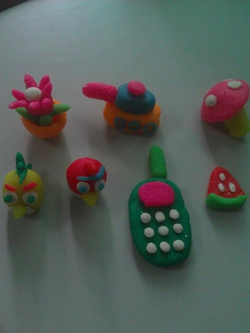 第一次跟女儿一起做橡皮泥,晒个照片!