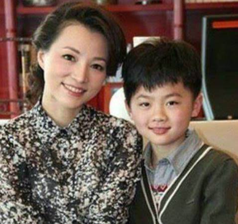 央视一姐董卿:赴美生子惹非议,丈夫密春雷是什么来头?
