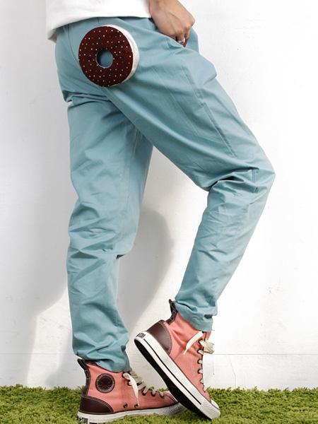 颜色,裤子与鞋子的搭配都不错 至于那个圈圈可以忽略 有点奇怪