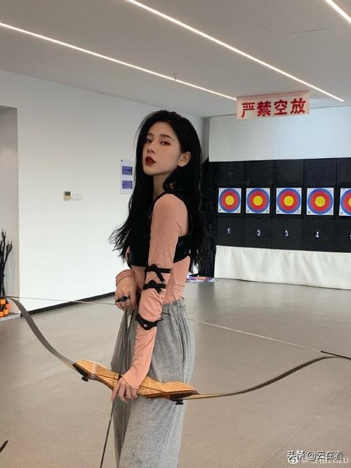网红美女祖祖射箭美照欣赏真好看