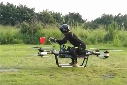 湖南一小伙设计出 四轴载人飞行器