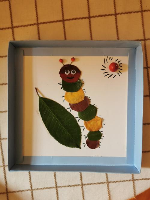 叶子畅想曲——《树叶粘贴画》