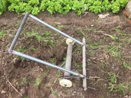 湖北武穴农民发明挖佛手山药"神器"