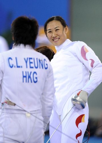 图文:"女重"亮剑 李娜仲维萍北京击剑馆训练