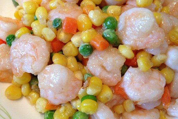  p>五彩虾仁是家常菜菜谱之一,以虾仁为制作主料,五彩虾仁的烹饪技巧