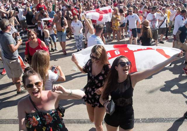 然而,作为圣乔治旗的发源地,意大利热那亚人却对此情此景看不下去