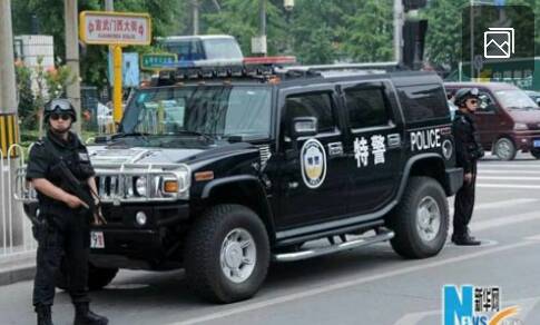 火凤凰里特警开的那辆越野车是什么车?