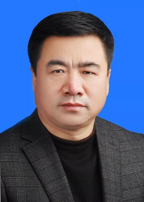 李英男简历李英男,男,汉族,1966年7月生,黑龙江海伦人,1988年8月参加