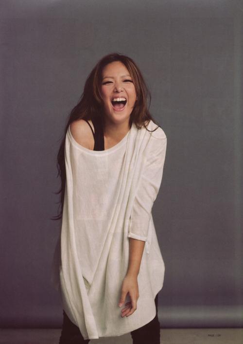 谁有卫兰下面这张图的原图 ,要高清的 . 拜托了@!