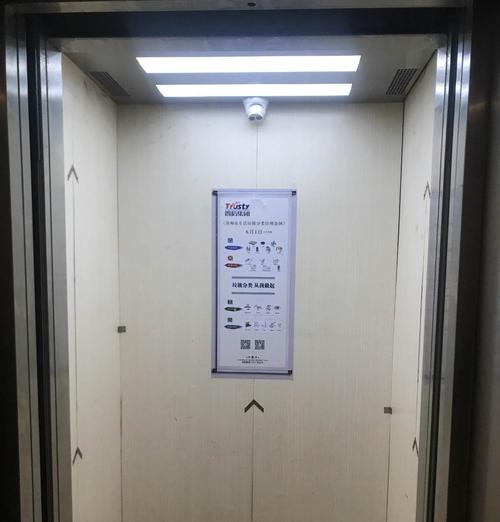 四,装修期间对电梯做成品保护,内部采用木板隔离