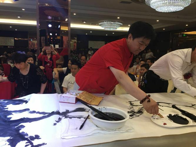 全球华人总会书画研究院院长张伍郎副院长马翰合作《红梅报春》