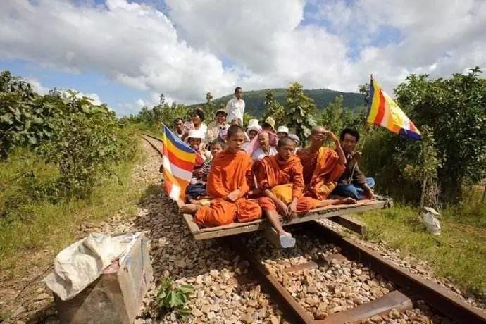cambodia"s "bamboo train" soon to be replaced 柬埔寨竹火车:将成