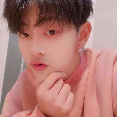 粉色真人男生头像