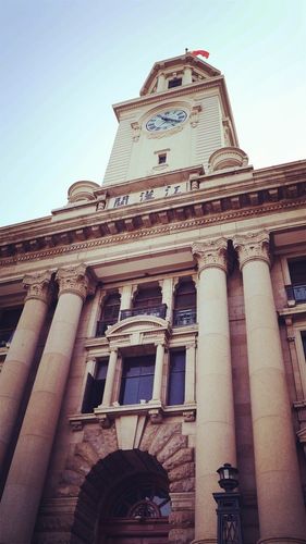 从武汉关码头出来走不远就看到这个漂亮的欧式建筑了,江汉门