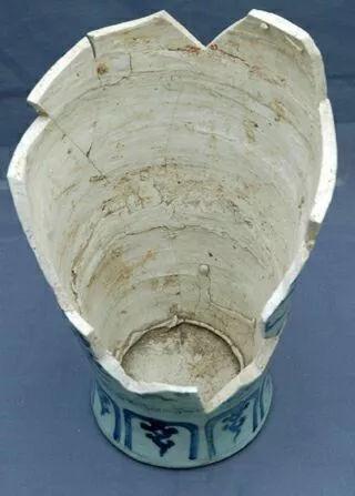 其实麻仓土就是浮梁一个村叫麻仓村,所产的瓷土,同样高岭土也是高岭村