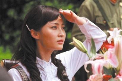 《远去的飞鹰》中姚笛转型演"继母"记者 轩召强新版《红楼梦》在地面
