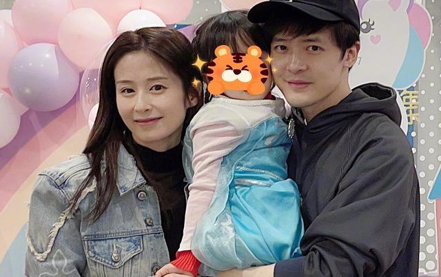 女儿四岁生日付辛博颖儿为小月亮庆生三位美女太吸睛