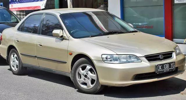 时间来到1998年, 第六代雅阁横空出世,这一代雅阁可以说是载入中国