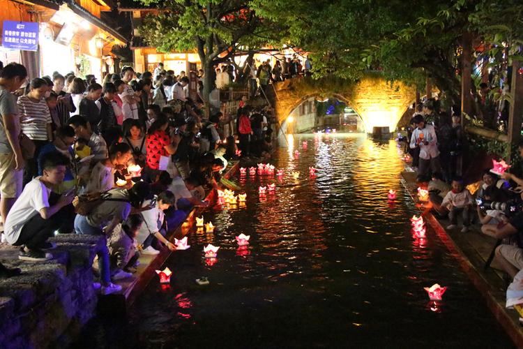 中元节放河灯 和寿海拍摄