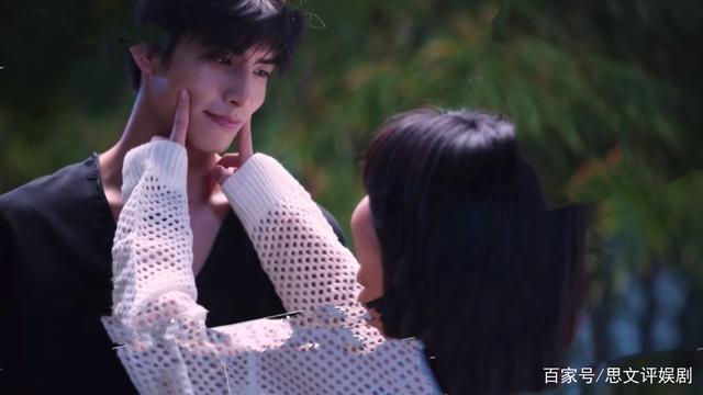 《以家人之名》李尖尖凌霄吻戏暴击,贺子秋撞见后,两人立马变脸