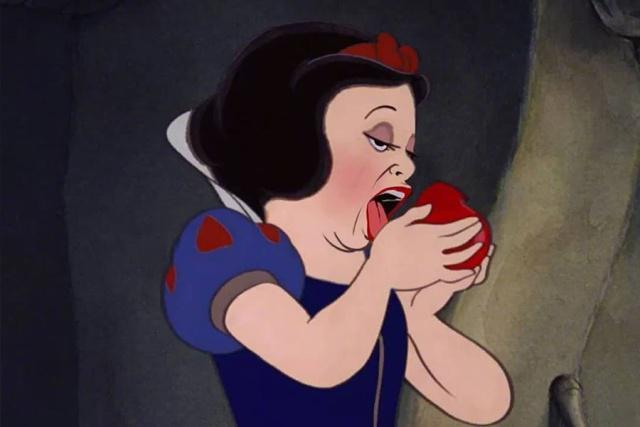 白雪公主也同样如此,当她张大嘴巴去啃咬苹果的时候,其真实的形态或许