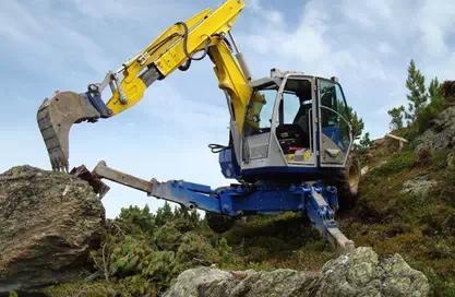 军用蜘蛛侠,上天入地,入林下水无所不能的超级越野伸缩臂挖掘机