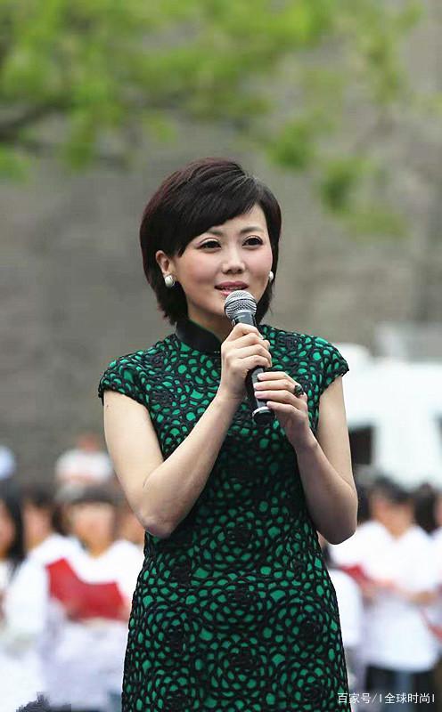 央视美女柴璐记得么?曾是省高考双冠王 42岁仍单身搭配也低调