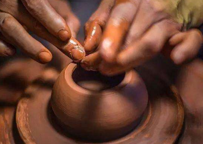 宜兴紫砂,建水紫陶,景德镇陶瓷,潮州朱泥壶四者究竟有什么区别?