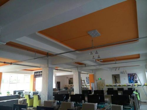 网吧装了一些消防喷淋和水管,要怎么装饰下才漂亮点.