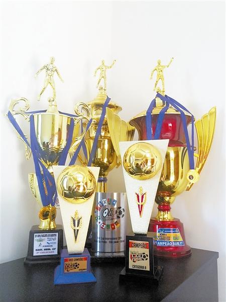 在巴西的圣保罗州里贝朗·普雷图市,一群中国足球少年