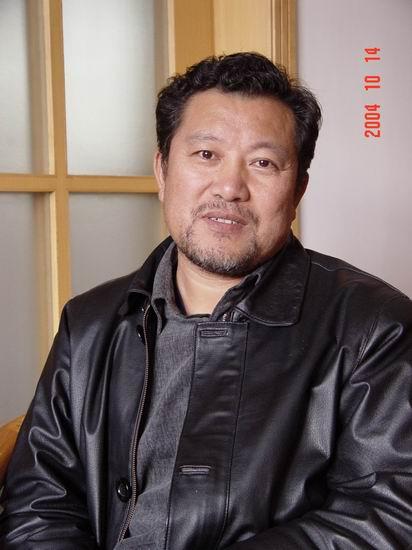 "靳开来"岛城导戏 何伟:乐于做戏痴(图)