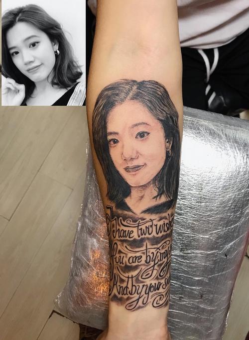 把女朋友刻在皮肤上肖像纹身听听他们的爱情故事