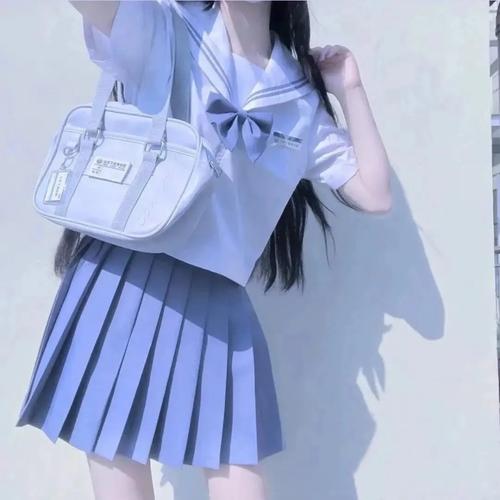 jk女生头像:你是踩碎星光落入我梦境的一袋幻想