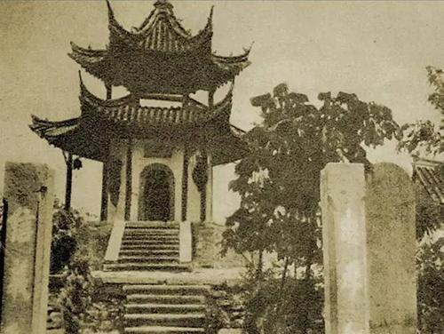 从前的戏马台是这样的.