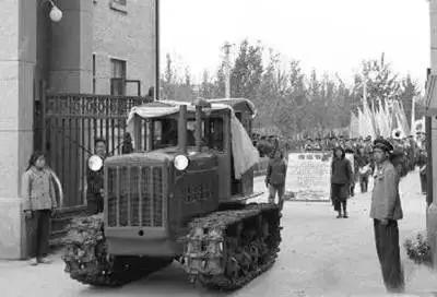 洛阳有个洛拖第一拖拉机制造厂罕见工业历史文化老照片