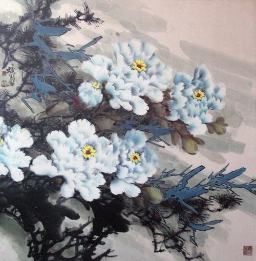 喜山水,好书法,书画双修,尤擅花鸟,主攻写意牡丹画,其画构图险绝,意境