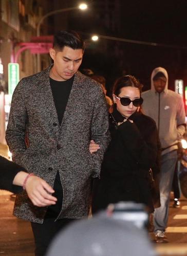 吴建豪前往吊唁高以翔后发文悼念:这太烂了,我到现在还很生气