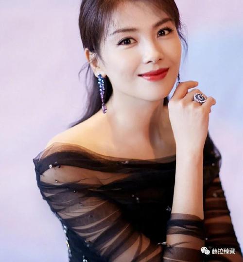 赫拉臻藏||百变女王刘涛,有多美就有多拼!