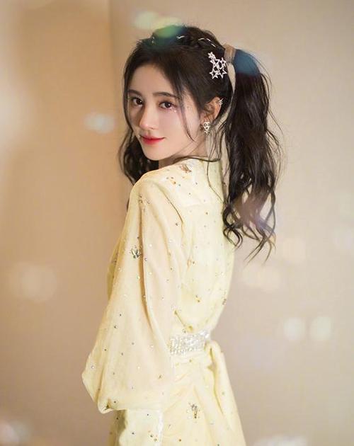 同是女明星双马尾:郑爽漫画里,热巴最精致,鞠婧祎最让