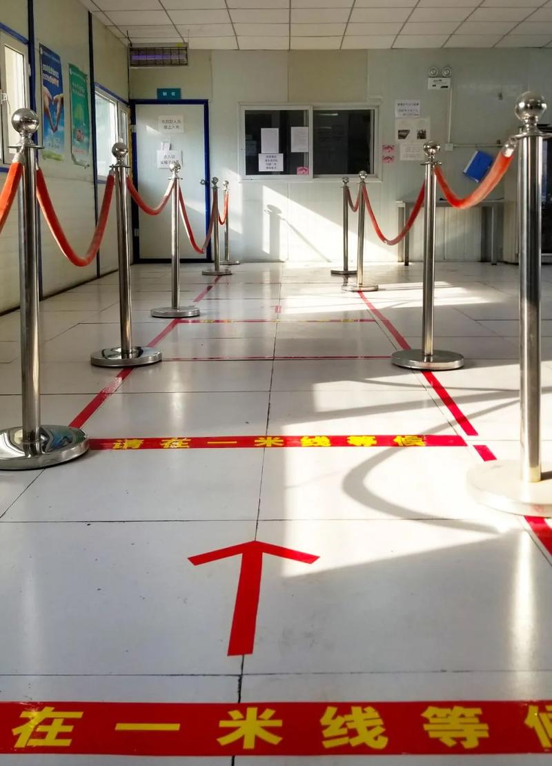 分餐点设有取餐"一米安全线"