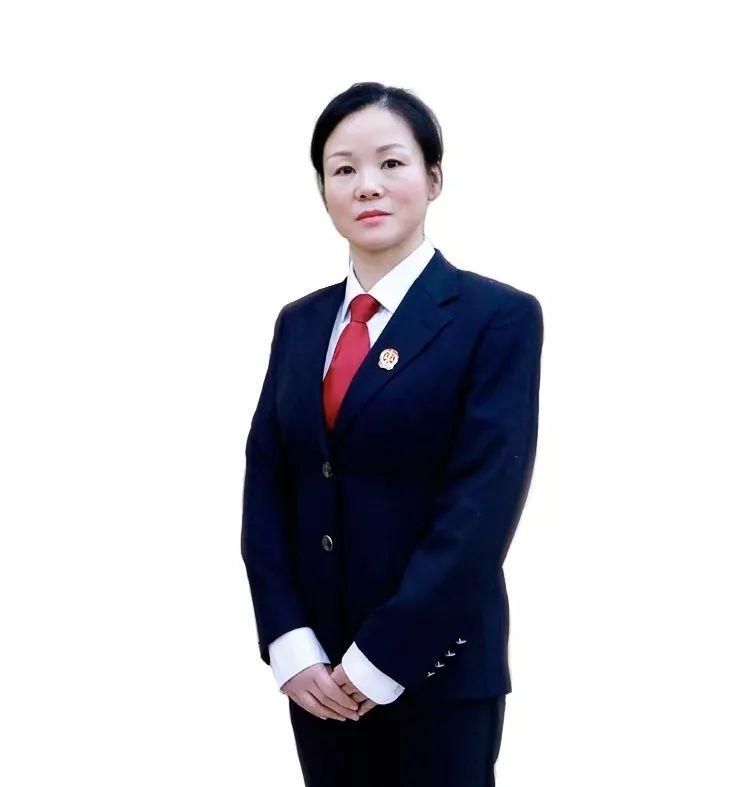 殷芳,从事25年司法工作的资深法官,现任荆州市中级人民法院民二