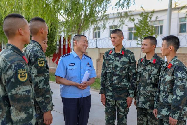 武警甘肃总队执勤支队:军地法官进军营,倾心维权解兵忧