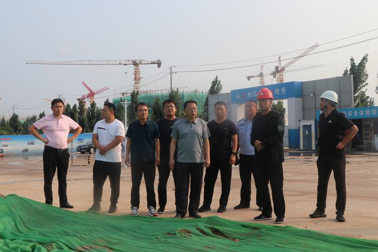 曲周县政府副县长王玉河对工地停工落实情况进行督查