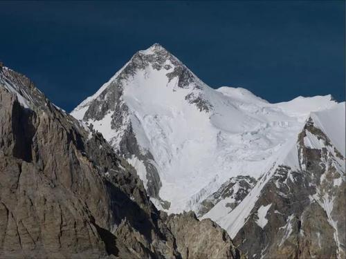 11,世界第十一高峰———迦舒布鲁姆1峰,海拔8068米 位于巴基斯坦东北