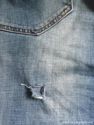 牛仔裤裆部破了,其实牛仔裤破洞可以这样补