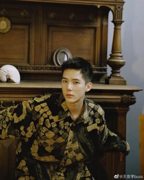 牛骏峰王安宇化身特种兵开启海岛对决精彩尽在2020qq名人赛和平精英