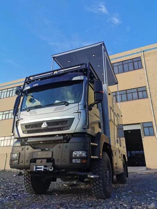 新重汽曼恩44重型越野房车旅居生活